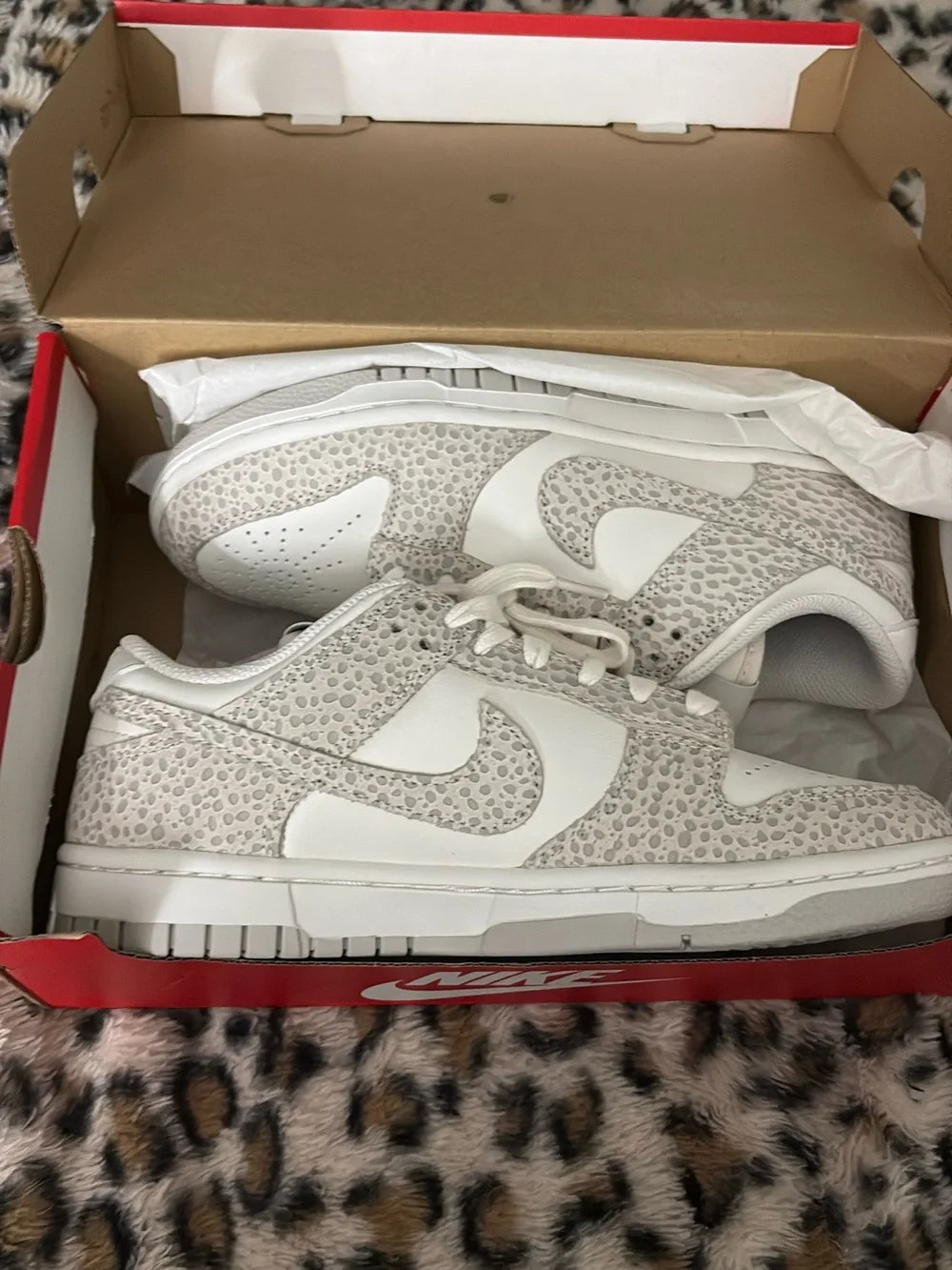 Nike Women’s Cream-White Low-Top Sneaker with Subtle Texture - Picture 2 of 4